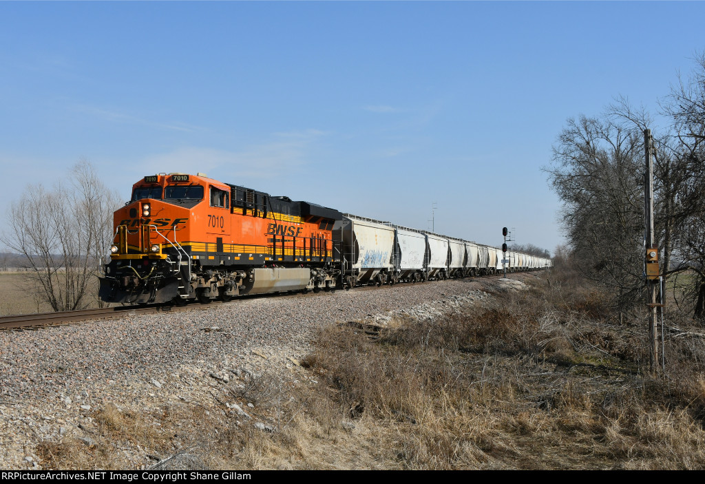 BNSF 7010